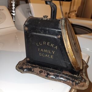 Eureka Family Scale - Vintage Black and Gold Decor